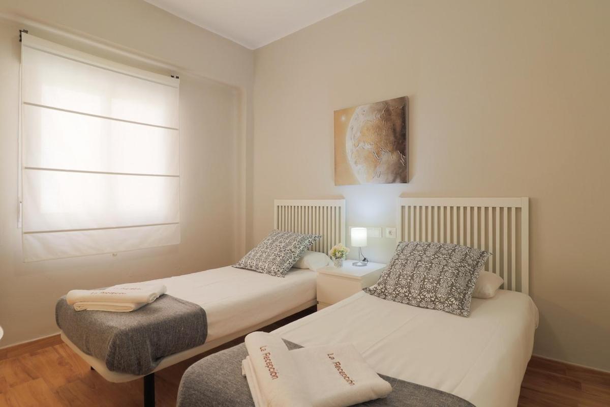 C102 - Huge And Stylish 5 Bedroom By The Center マラガ エクステリア 写真