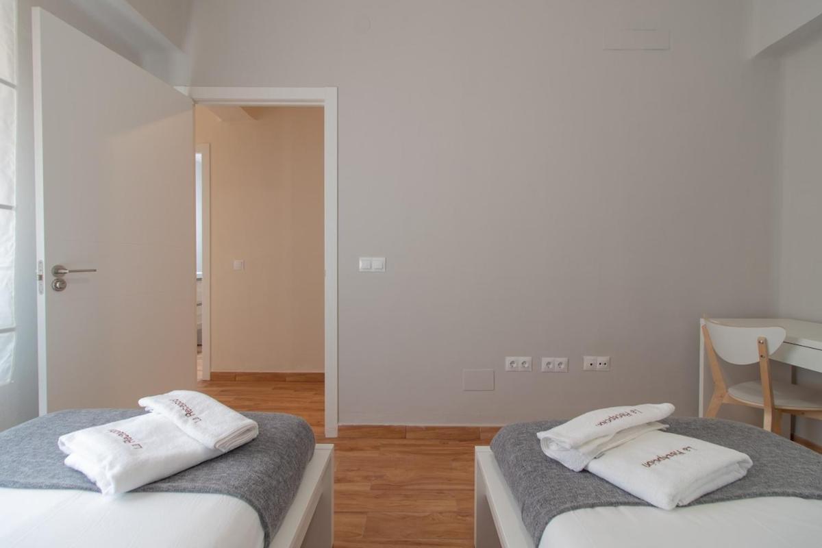 C102 - Huge And Stylish 5 Bedroom By The Center マラガ エクステリア 写真